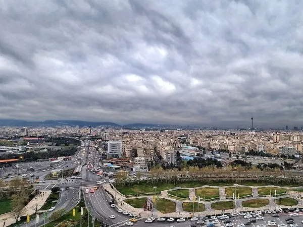 در مرکز شهر، کمدی میبارد!
